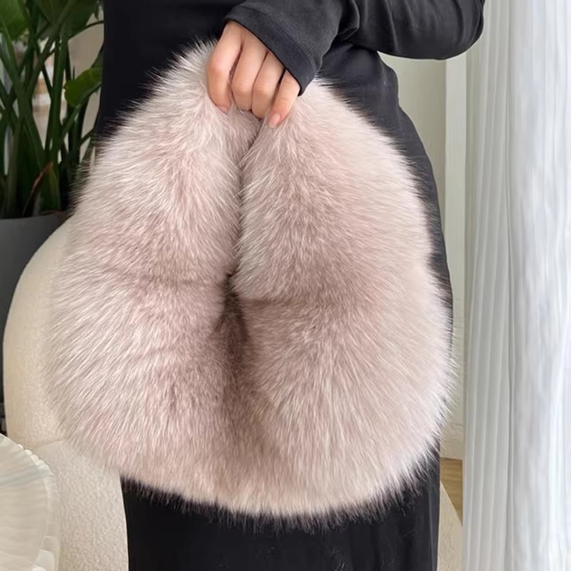 Luxury Bags Tote - Tas Setengah Bulan Berbahan Beludru Lembut